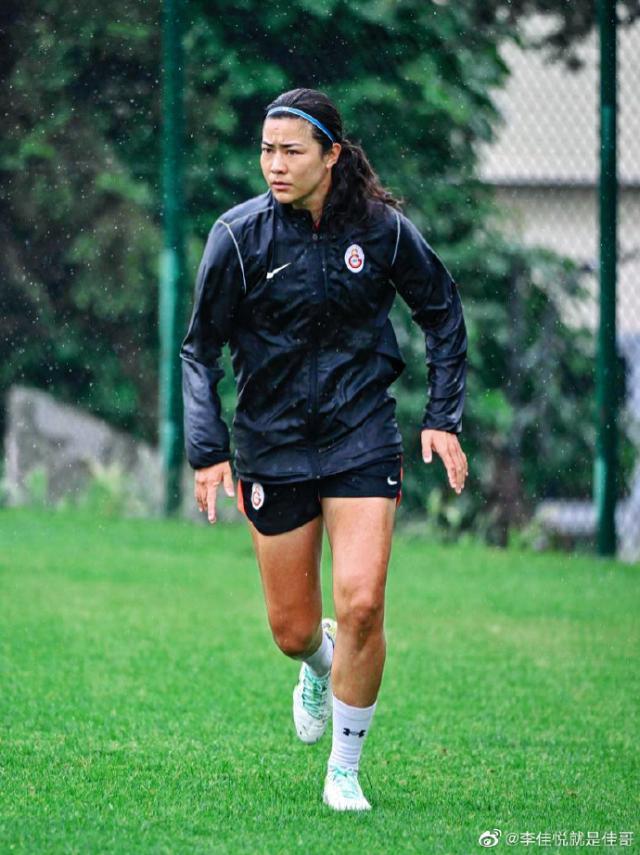 开云移动端-李佳悦：日本大牌都落选世界杯 我连球星都不是