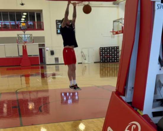 开云App-鲍尔逐步恢复动态训练 本赛季能否复出仍然存疑