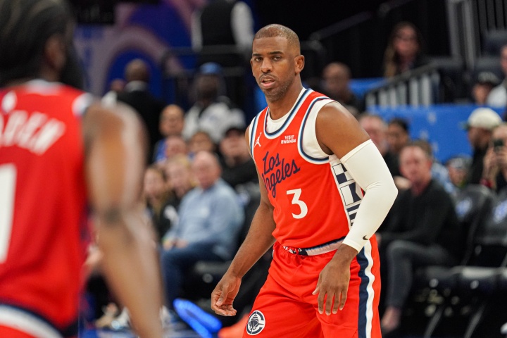 美记：快船一直在探索保罗交易方案 若未达成很可能会与他买断